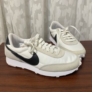 Nike Daybreak White Black Womens Size 6.5 Summit White Black sneaker